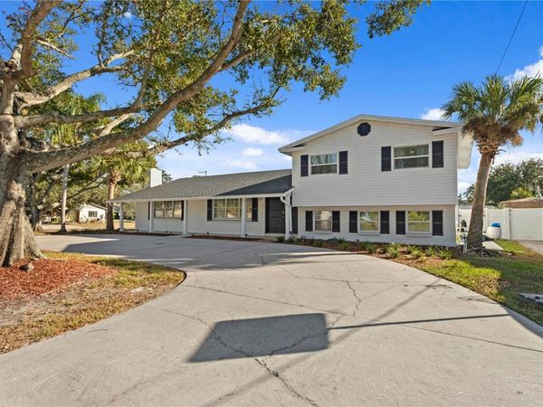 8702 ELMWOOD LANE , TAMPA, FL 33615