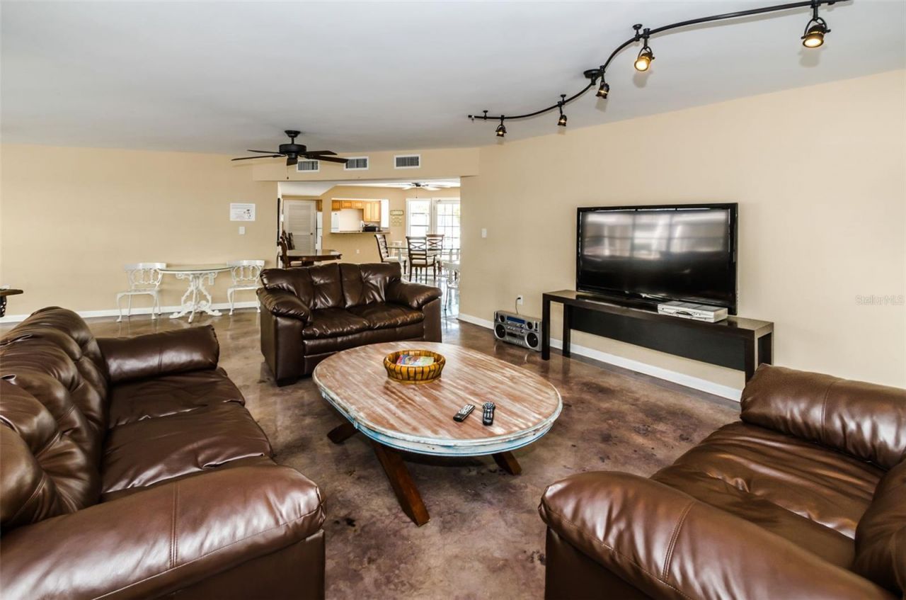 433 S Paula Drive , Unit 32, Dunedin, FL 34698 Photo