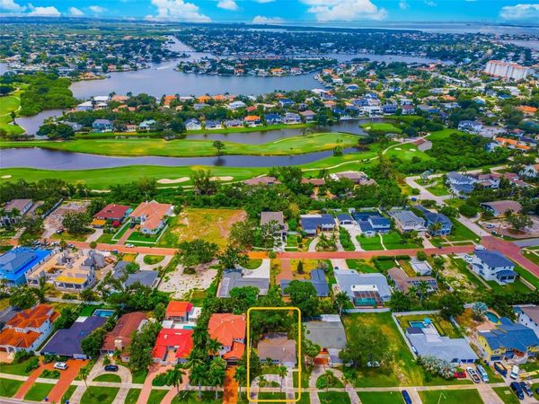 910 SNELL ISLE BOULEVARD NE, ST PETERSBURG, FL 33704