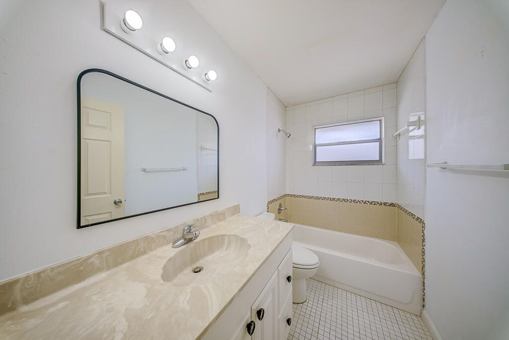 546 Covered Bridge Boulevard, Unit A, Lake Worth, FL 33467 Photo