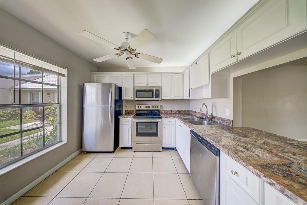 546 Covered Bridge Boulevard, Unit A, Lake Worth, FL 33467 Photo