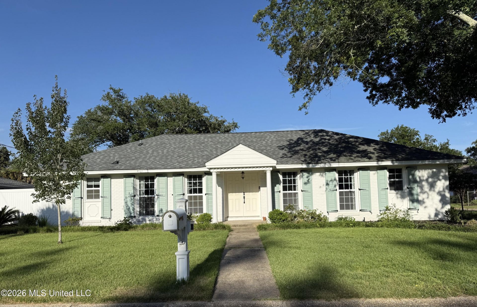 350 Southern Circle, Gulfport, MS 39507 Main Photo