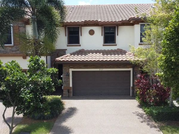 807 E Village Circle, Davie, FL 33325