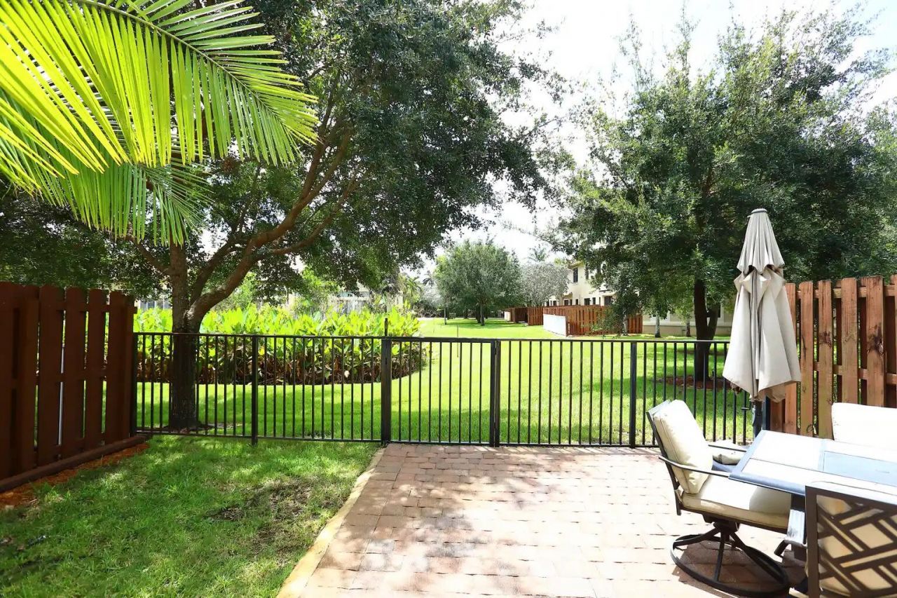 807 E Village Circle, Davie, FL 33325 Photo