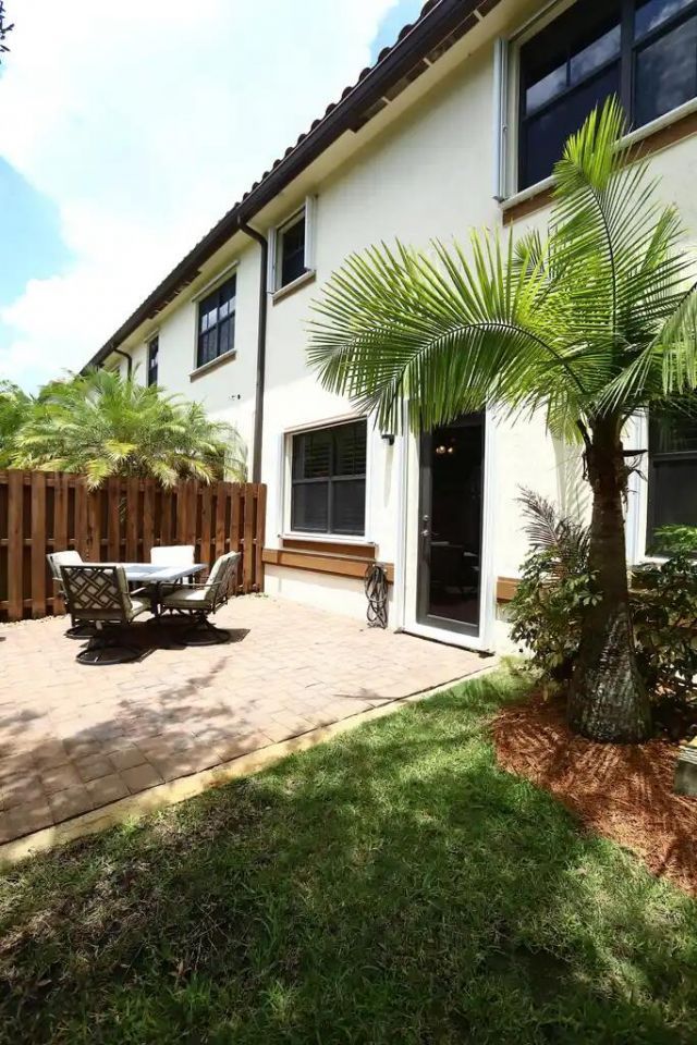 807 E Village Circle, Davie, FL 33325 Photo