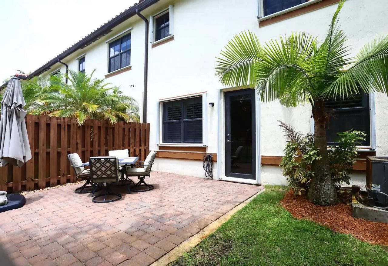 807 E Village Circle, Davie, FL 33325 Photo