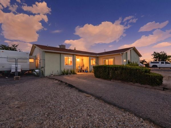 834 Nyasa Road SE, Rio Rancho, NM 87124