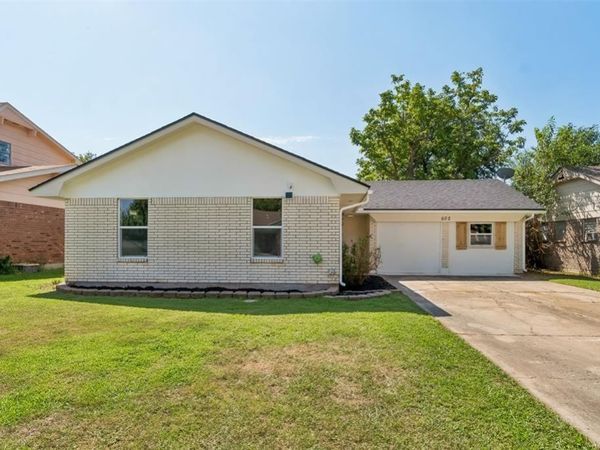 602 Crestmoor Drive, Moore, OK 73160