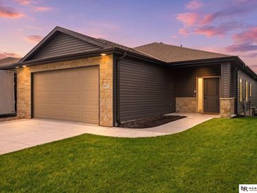 6937 Claystone Drive, Lincoln, NE 68521