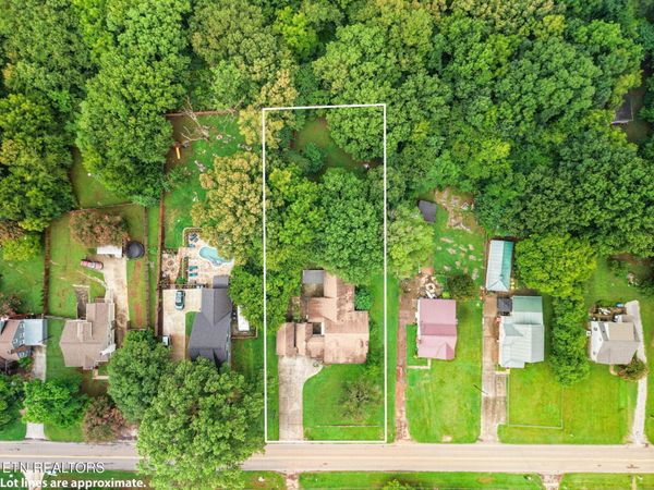 679 N Wright Rd , Alcoa, TN 37701