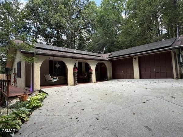 1633 Cardinal Drive , Gatlinburg, TN 37738