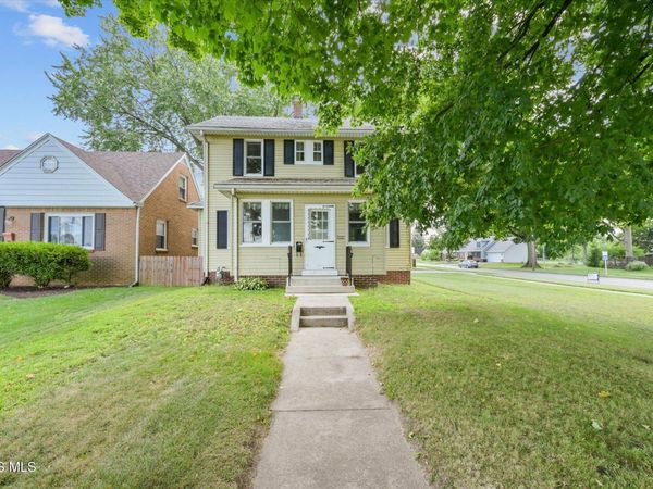 3004 Starr Avenue, Oregon, OH 43616