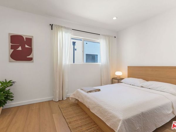 621 1/2 N Mariposa Avenue, Los Angeles, CA 90004