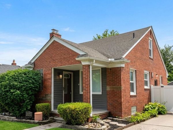 21211 Newcastle Road, Harper Woods, MI 48225
