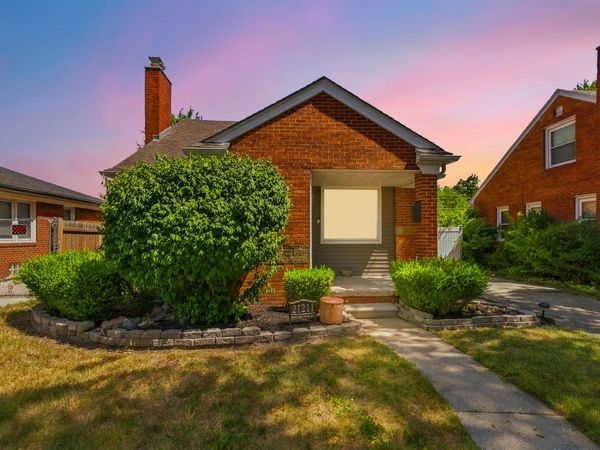 21211 Newcastle Road, Harper Woods, MI 48225