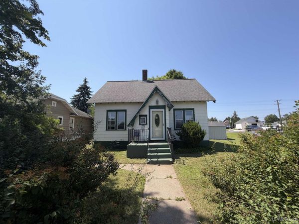 1225 Washington Avenue, Escanaba, MI 49829