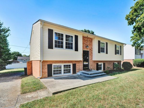 2824 Diplomat DR, Roanoke, VA 24019