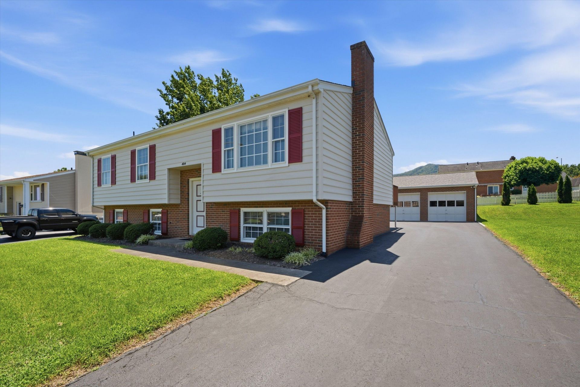 404 Rebecca Ln, Salem, VA 24153 Main Photo