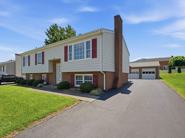 404 Rebecca LN, Salem, VA 24153