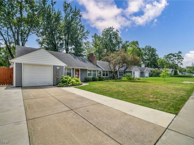 579 Lindberg Boulevard , Berea, OH 44017 Photo 2