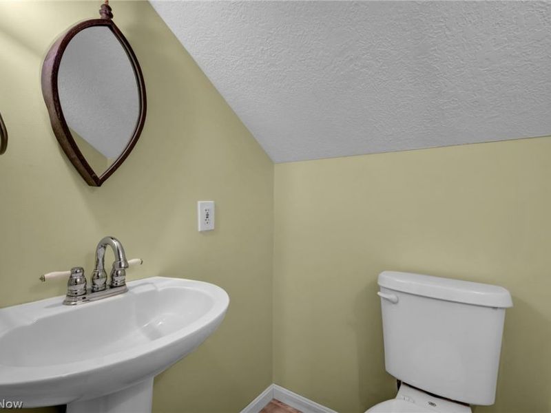 579 Lindberg Boulevard , Berea, OH 44017 Photo 24