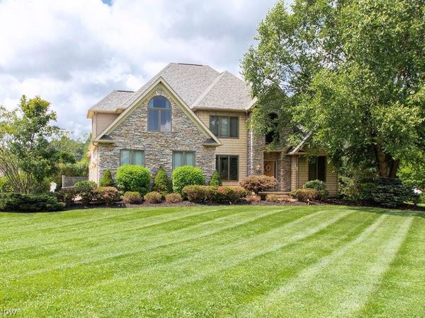 2365 Hickorycreek Drive, Medina, OH 44256