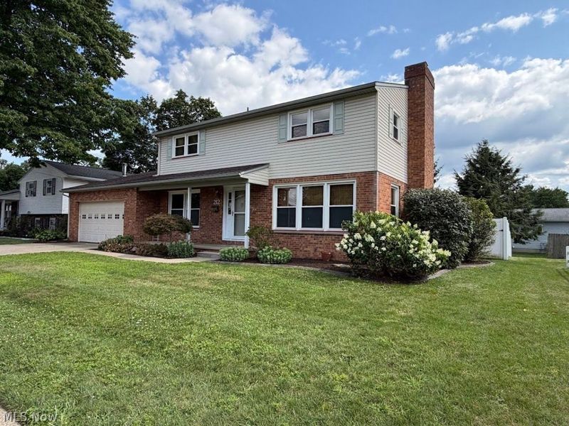 212 Colonial Avenue SE, New Philadelphia, OH 44663 Photo 1
