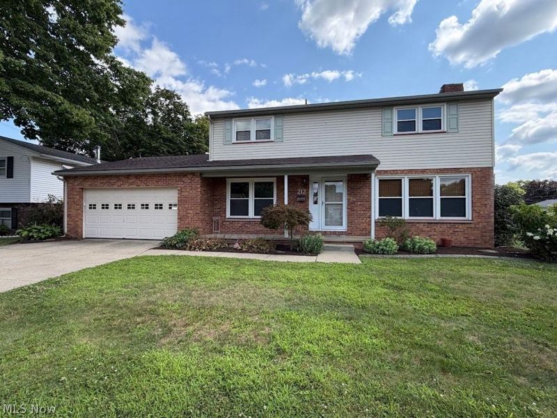 212 Colonial Avenue SE, New Philadelphia, OH 44663 Photo 2