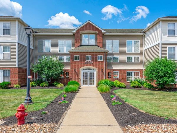 23003 Chandlers Lane, Unit 226, Olmsted Falls, OH 44138
