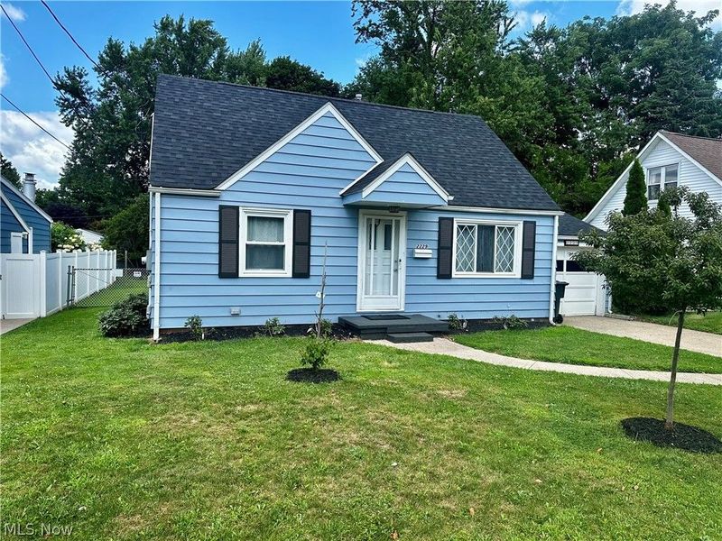 2229 39th Street NW, Canton, OH 44709 Photo 2