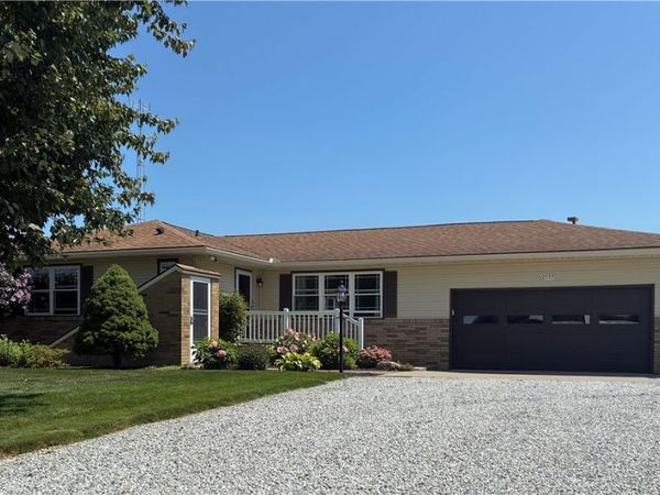 2777 N Apple Creek Road , Wooster, OH 44691