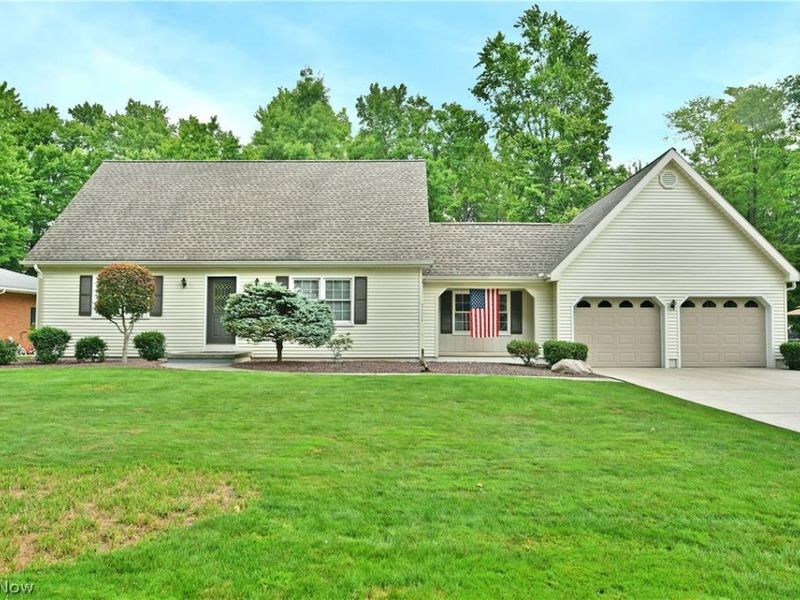 224 Old Oak Drive, Cortland, OH 44410 Photo 1