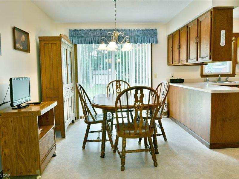 224 Old Oak Drive, Cortland, OH 44410 Photo 15