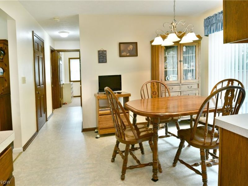 224 Old Oak Drive, Cortland, OH 44410 Photo 17