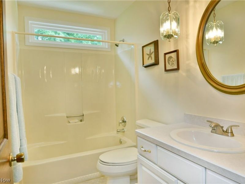 224 Old Oak Drive, Cortland, OH 44410 Photo 25