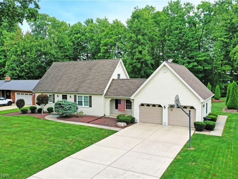 224 Old Oak Drive, Cortland, OH 44410 Photo 3