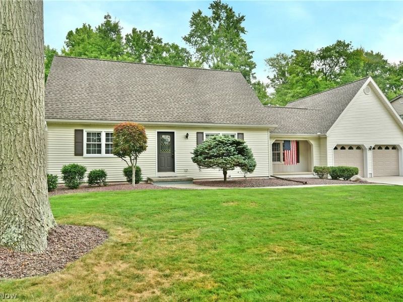 224 Old Oak Drive, Cortland, OH 44410 Photo 4