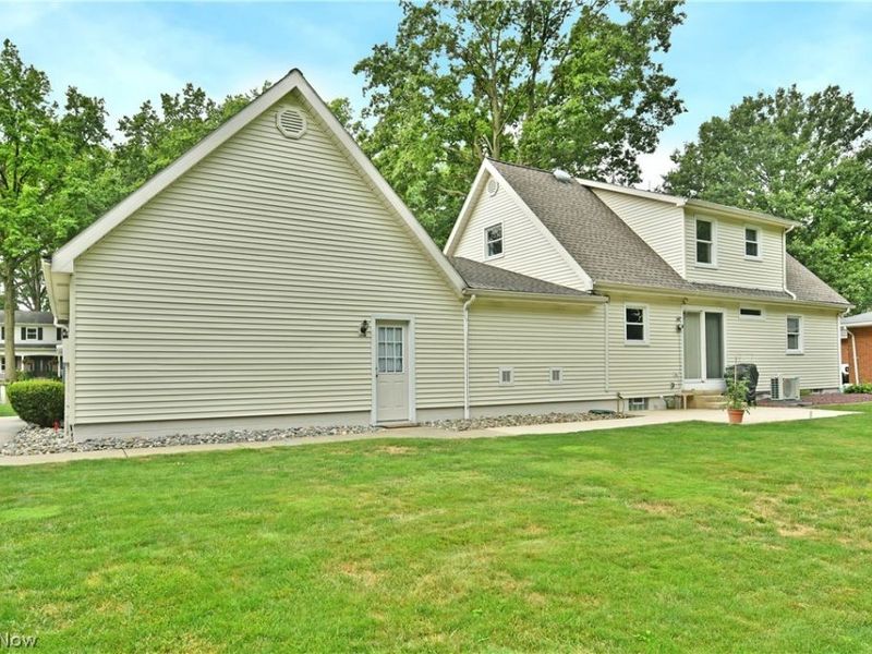 224 Old Oak Drive, Cortland, OH 44410 Photo 7