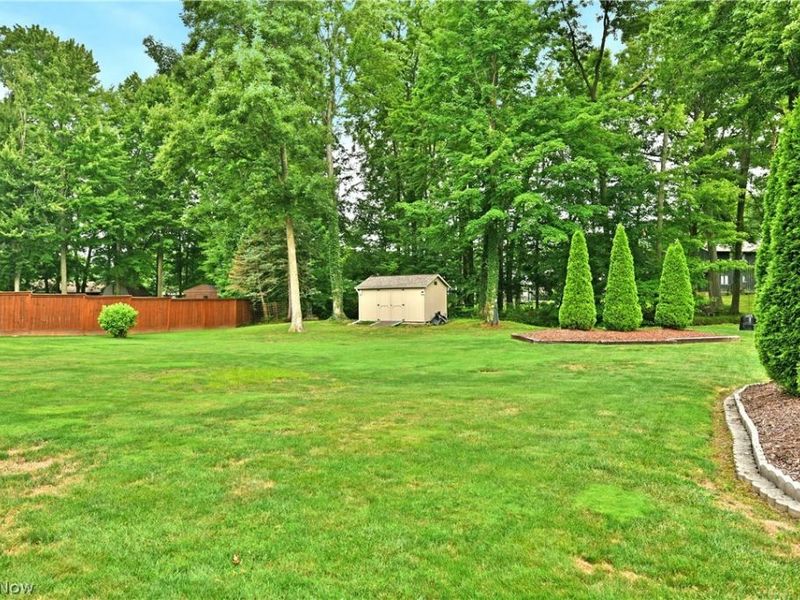 224 Old Oak Drive, Cortland, OH 44410 Photo 8