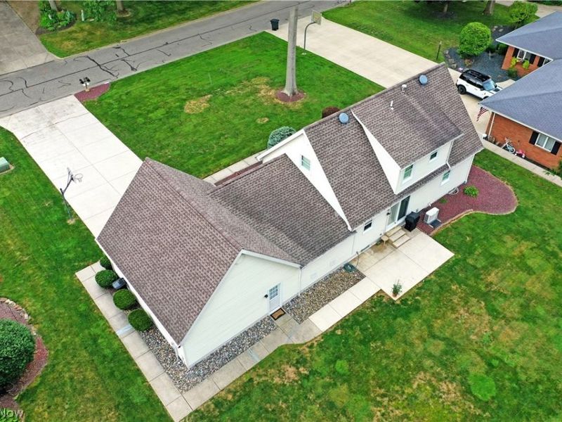 224 Old Oak Drive, Cortland, OH 44410 Photo 9