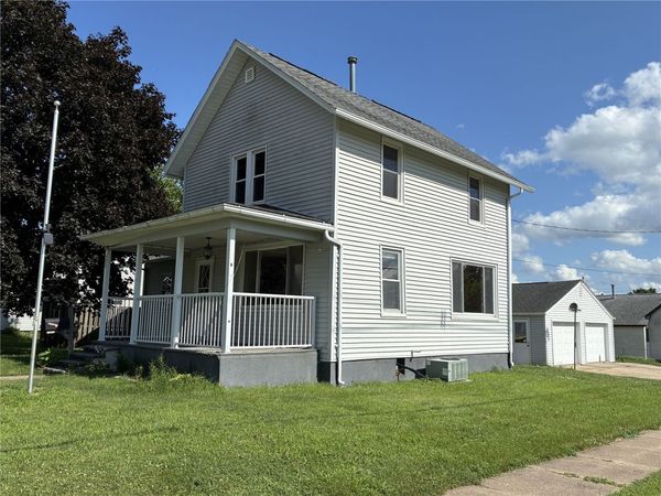 602 E 9th, Vinton, IA 52349