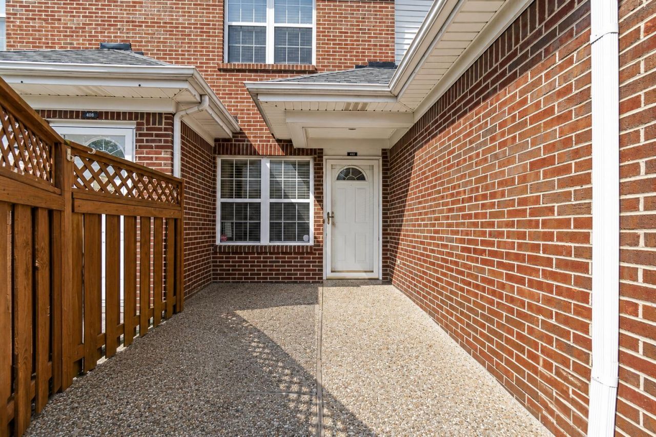 402 Blue Rose Court, Louisville, KY 40223