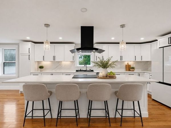 33 Milford St, Upton, MA 01568