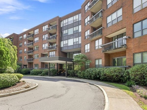 210 Nahanton St, Unit 116, Newton, MA 02459