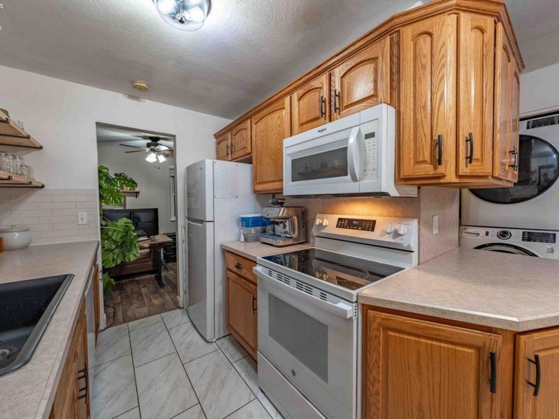303 Erieview, Sheffield Lake, OH 44054 Photo 9