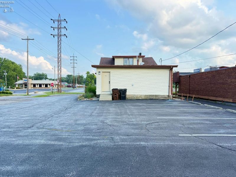 458 W Market Street, Tiffin, OH 44883 Photo 28