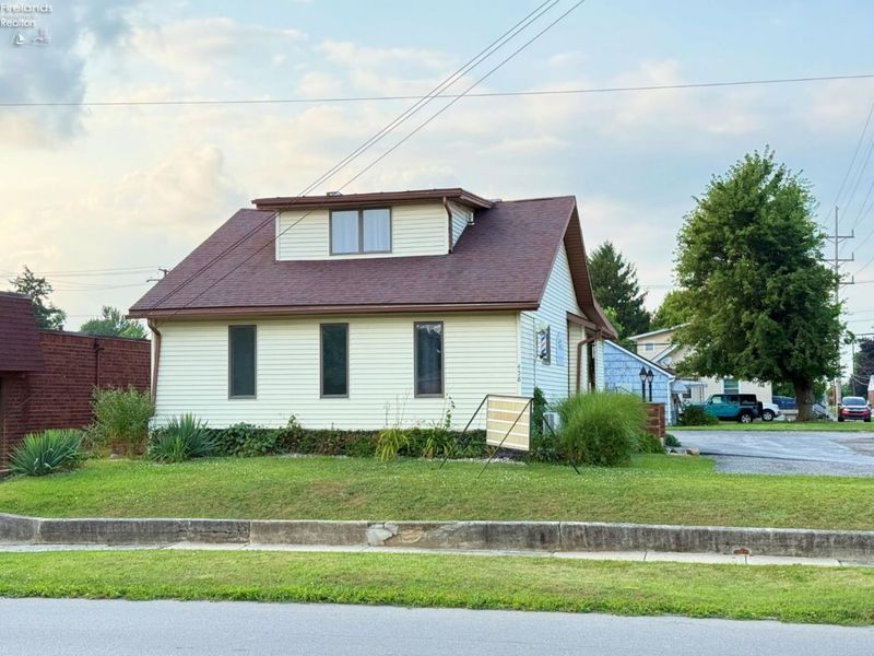 458 W Market Street, Tiffin, OH 44883 Photo 3