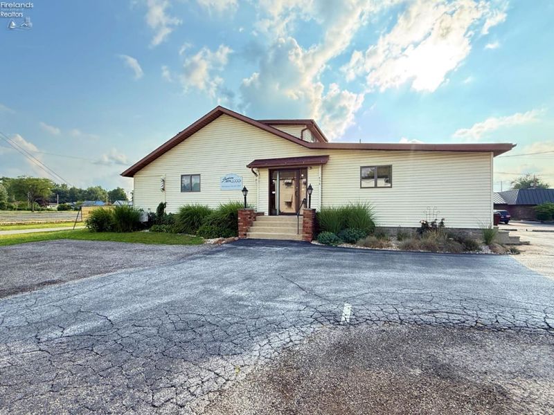 458 W Market Street, Tiffin, OH 44883 Photo 4