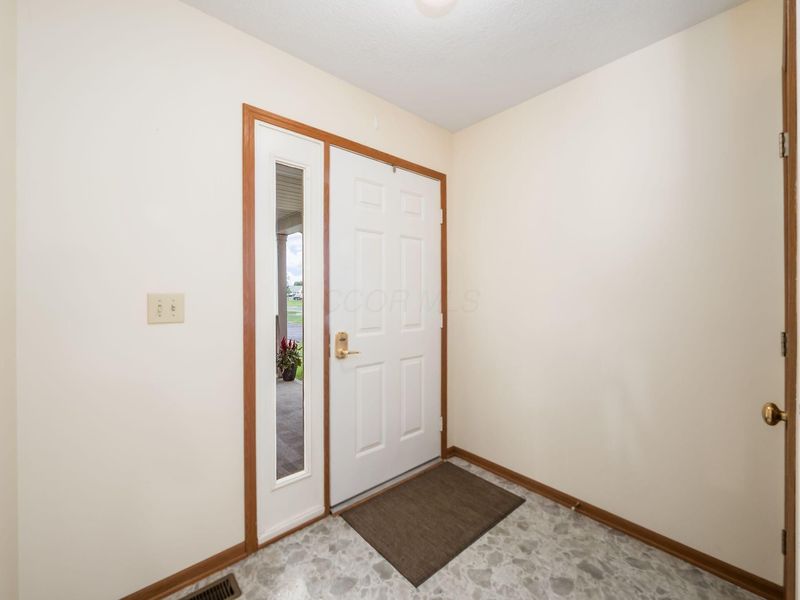 1115 Arbor Oaks Lane , Galloway, OH 43119 Photo 4