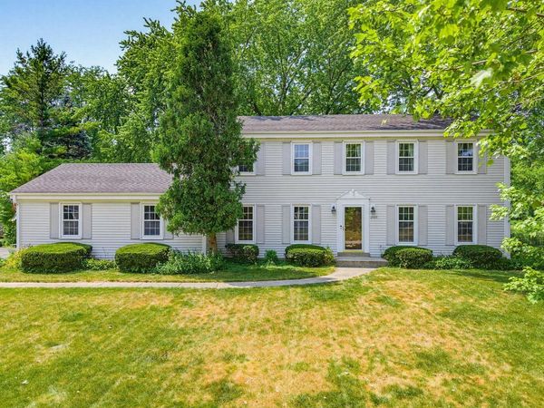 2505 Almesbury AVENUE, Brookfield, WI 53045